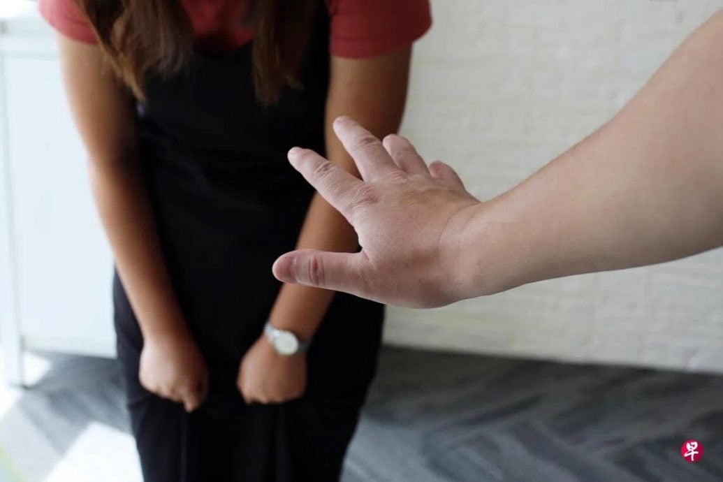 (已签发)柔:狮城二三事:妇女被指助情夫性侵女儿 法官认为案件有疑点判两人无罪