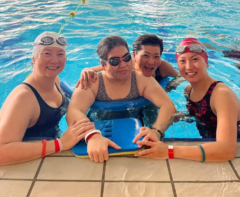 （已签发）柔：狮城二三事：幼时失明 长大失聪  女郎照攀岩划龙舟