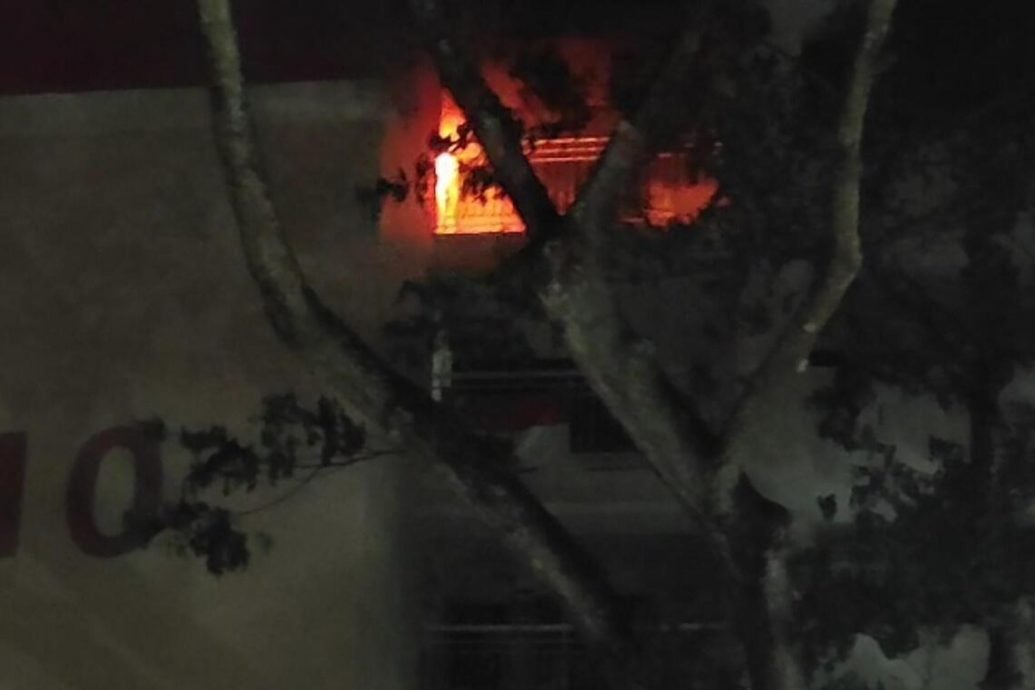 (已签发)柔:狮城二三事:涉恶作剧纵火导致宏茂桥组屋失火 两名16岁青年被控