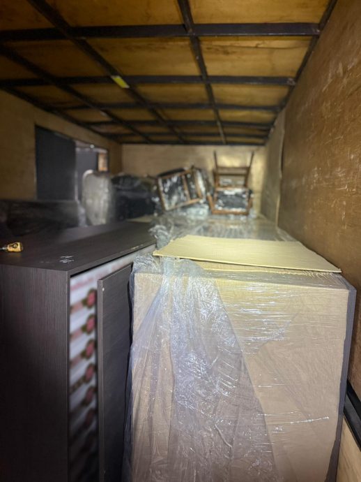 (已签发)柔:狮城二三事:漏税烟藏家具内 马男入境狮城被逮捕