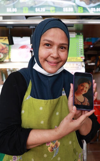 （已签发）柔：狮城二三事：狮城前空姐卖椰浆饭 旧照曝光意外走红