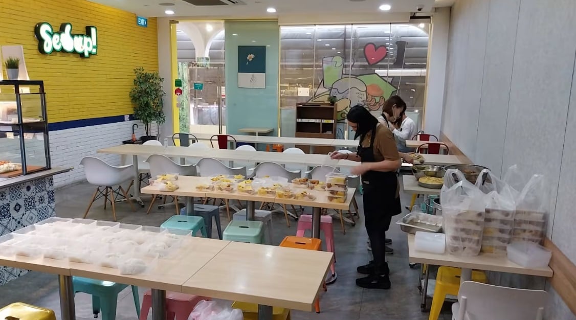 (已签发)柔:狮城二三事:狮城警方接获受骗餐馆报案 对“军营代表”假订单案展开调查