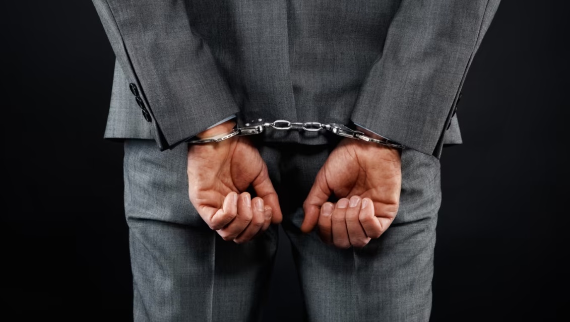 （已签发）柔：狮城二三事：走私漏税烟和非法跨境载客 大马男在狮城被判监罚款