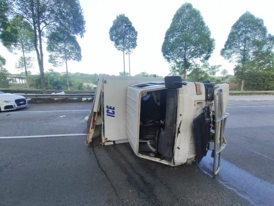 (已签发)柔:罗里翻覆大道中央 地不佬大道大塞车