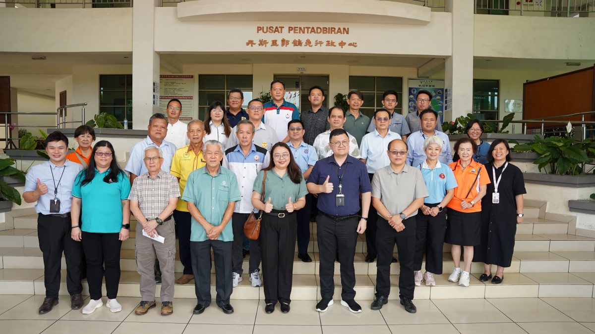 （已签发）柔：**配前文**黄施敏：华社凝聚付出   宽中办学需与时并进