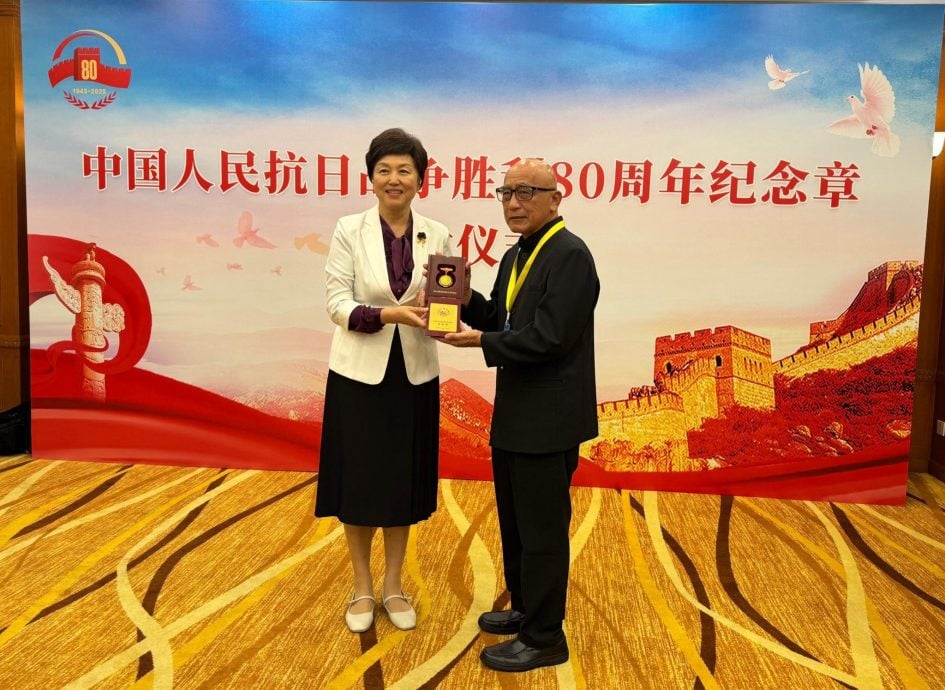 （已签发）柔：**锁文**新旧对照：记已故黄子松获中国政府纪念奖章 