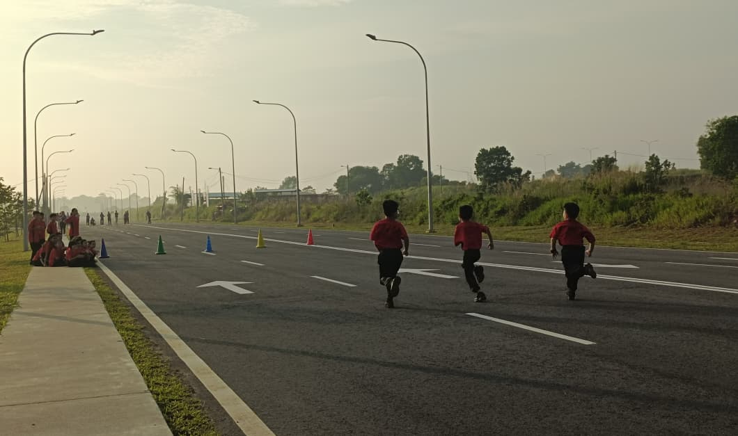 马路当运动场   勤德小学盼早日拥有操场