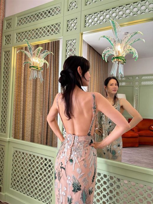 （明8am）孙艺真挤地铁回家 粉丝惊呼：女神就在旁边