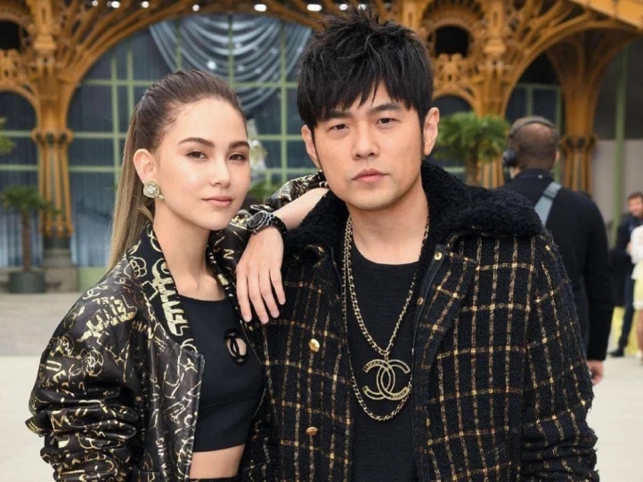 （明8am）昆凌紧身礼服破怀第4胎传闻　泄周杰伦新专辑进度