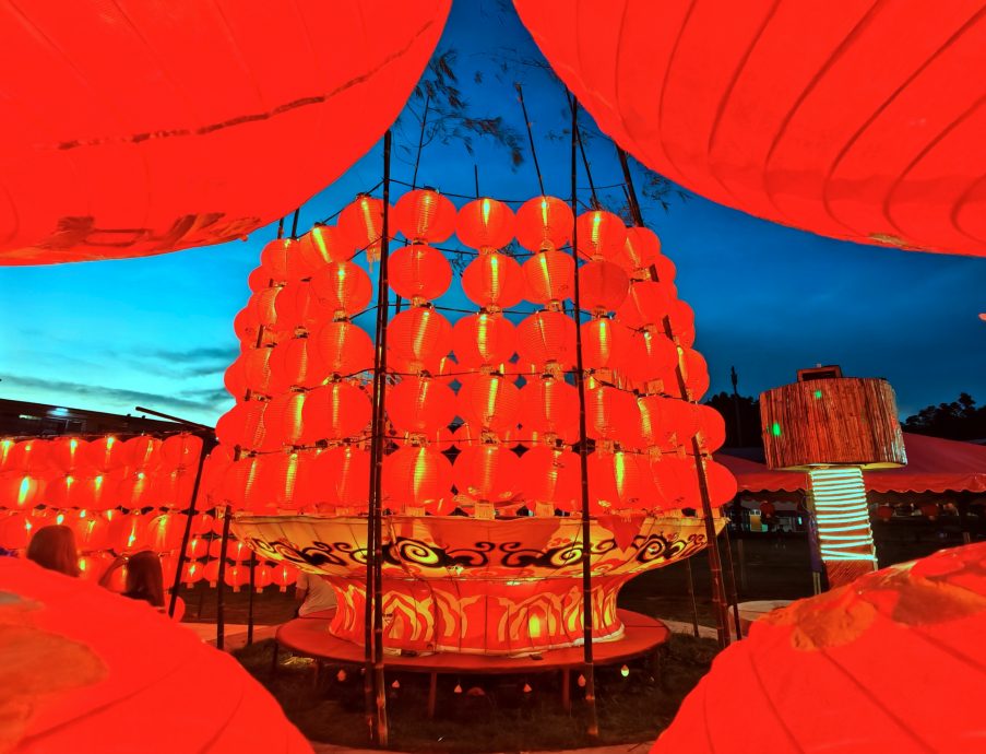 (星角摄)30/9刊*NS:罗白广场点亮1500红灯笼喜迎中秋节