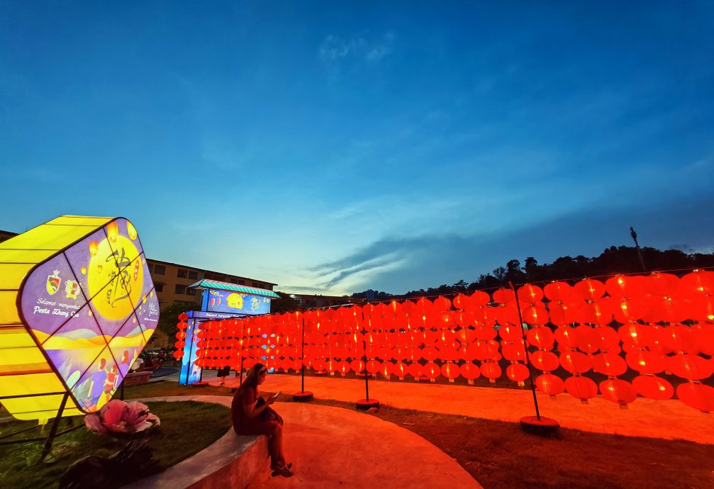 (星角摄)30/9刊*NS:罗白广场点亮1500红灯笼喜迎中秋节