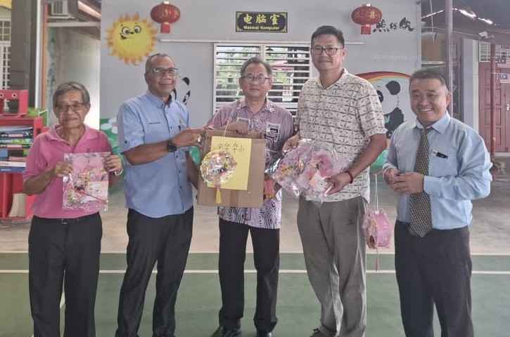 （版4双头之一）大都会：沙白安南南华华小中秋园游会