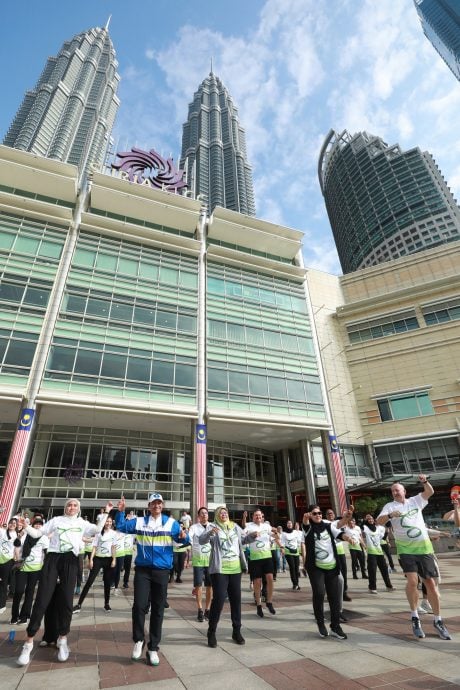 （版4头）大都会/麦慕娜:邀KLCC讨论路边摊问题/4图