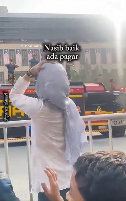 (视频)幸好有栏杆......Abang Bomba引来狂舞狂叫