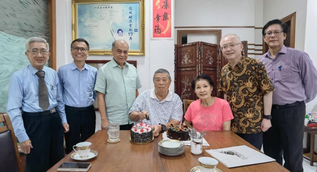 （请尽快签发，谢谢）魏家祥为敦林良实庆祝82岁生日 “敦林一生为国为民”