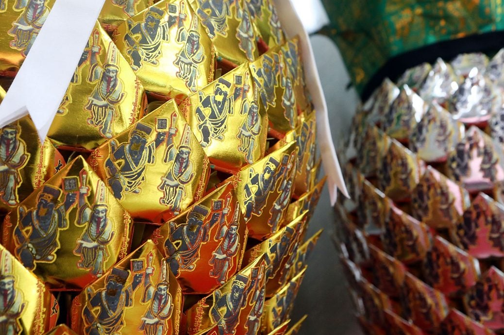 （预编11/9见报）大都会-星洲人VIP—纸扎凤梨也有花样