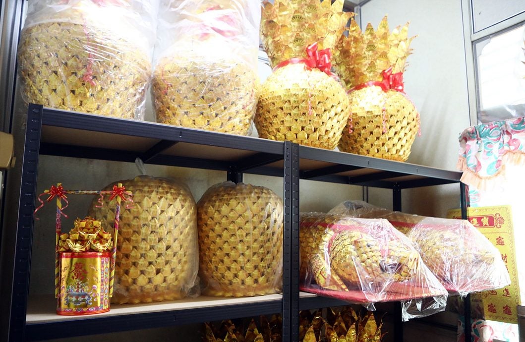 （预编11/9见报）大都会-星洲人VIP—纸扎凤梨也有花样