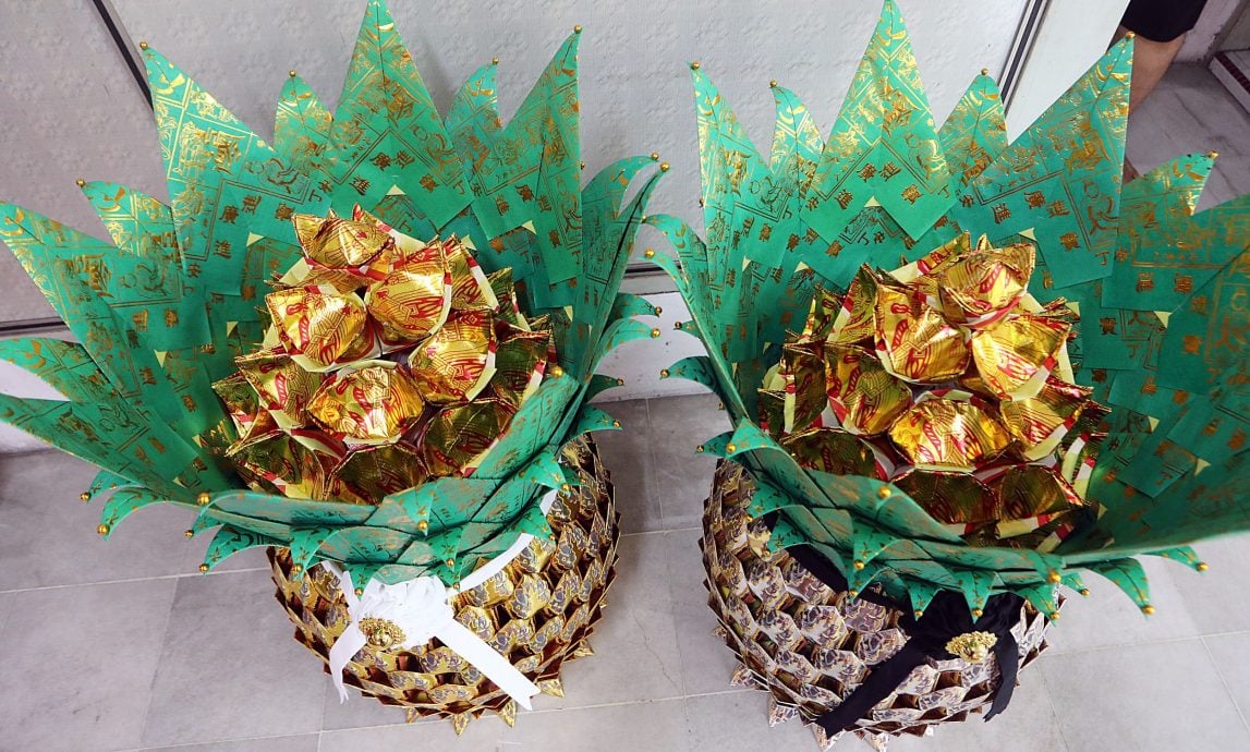 （预编11/9见报）大都会-星洲人VIP—纸扎凤梨也有花样