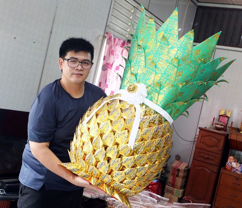 （预编11/9见报）大都会-星洲人VIP—纸扎凤梨也有花样