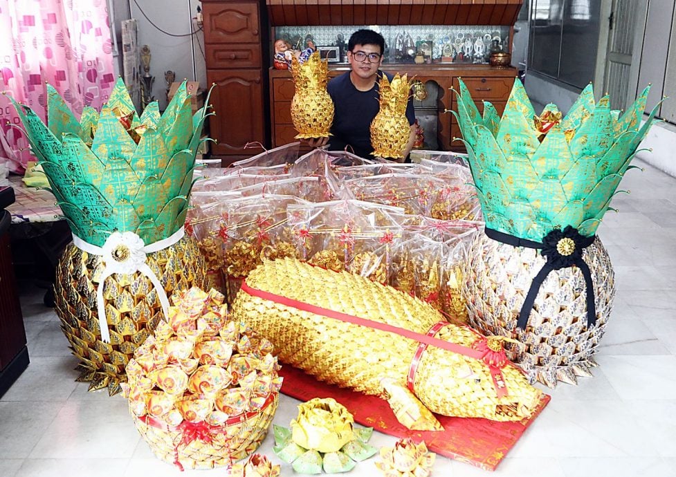 （预编11/9见报）大都会-星洲人VIP—纸扎凤梨也有花样