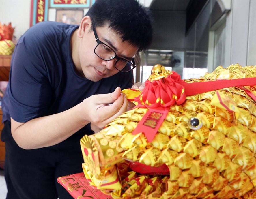 （预编11/9见报）大都会-星洲人VIP—纸扎凤梨也有花样