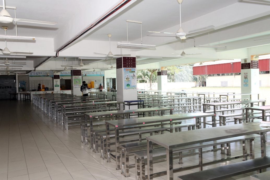 （预编8日见报）大都会/《校园我董》：巴生滨华一校董事长拿督颜金松