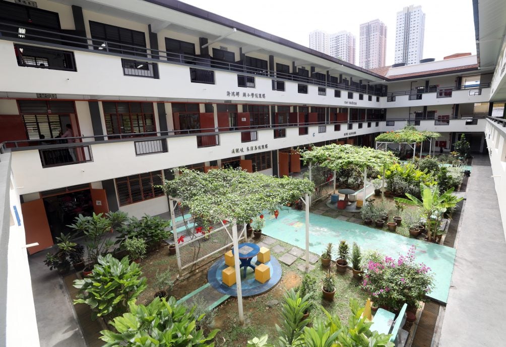 （预编8日见报）大都会/《校园我董》：巴生滨华一校董事长拿督颜金松