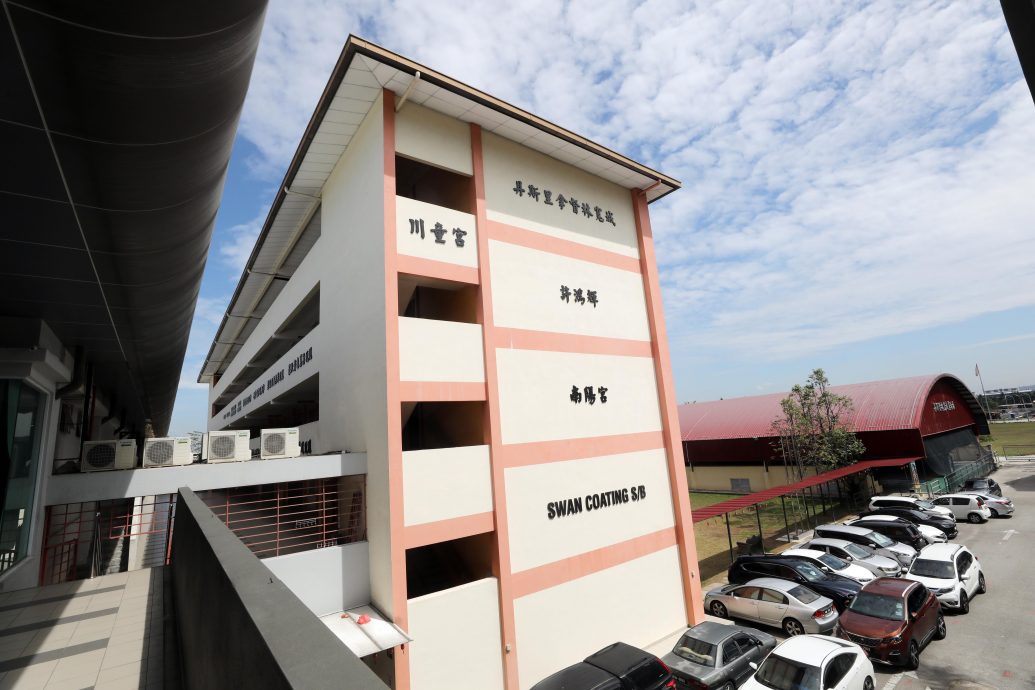 （预编8日见报）大都会/《校园我董》：巴生滨华一校董事长拿督颜金松