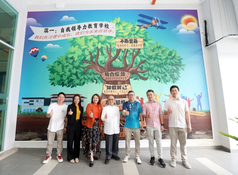 （预编8日见报）大都会/《校园我董》：巴生滨华一校董事长拿督颜金松