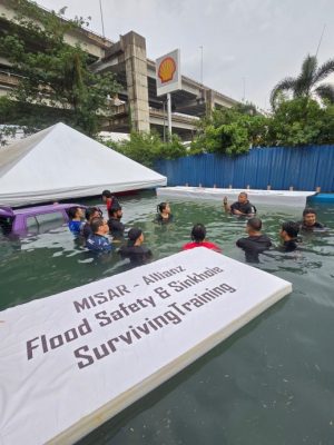 ESG图话 | 安联大马办训练活动 教导水灾应急坑洞求存