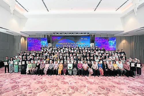 ESG图话 | 金务大奖学金受惠者 80%来自B40M40家庭