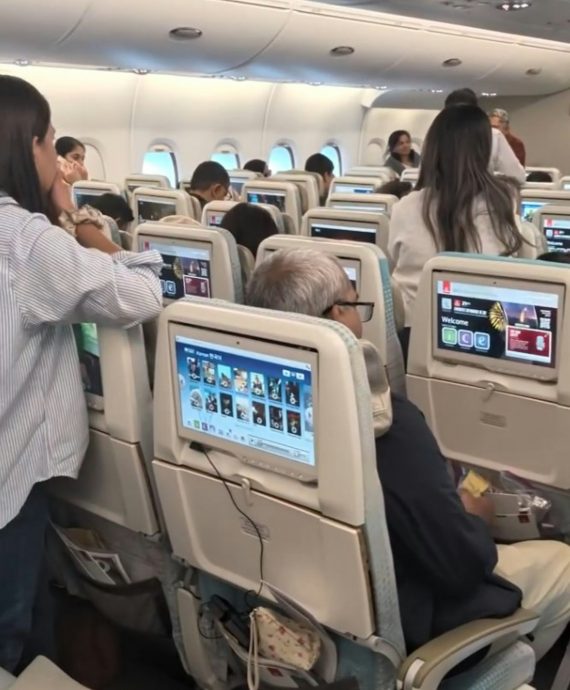  H-1B签证费暴涨　中印赴美班机爆满 有人要求下机