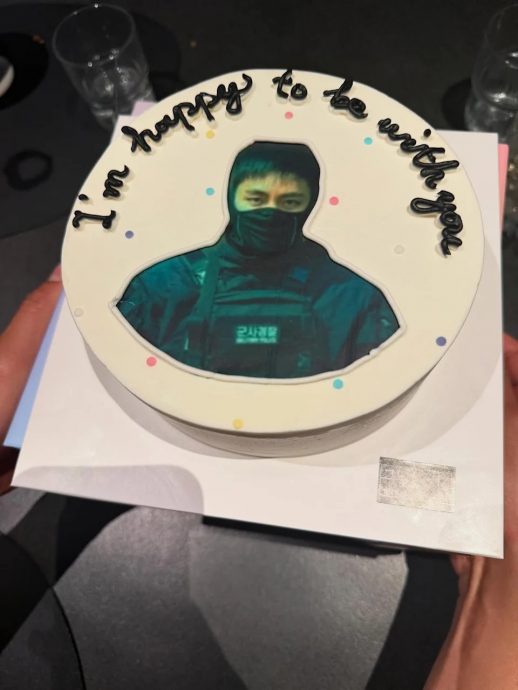 Jennie突传新恋情 反被抓包与V隔空传情