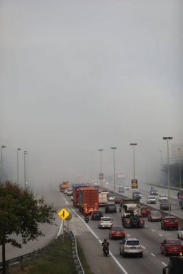 KESAS旁林火狂烧 林火面积达8英亩