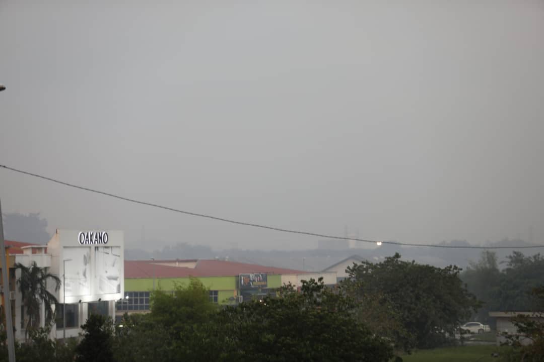 KESAS旁林火狂烧 林火面积达8英亩