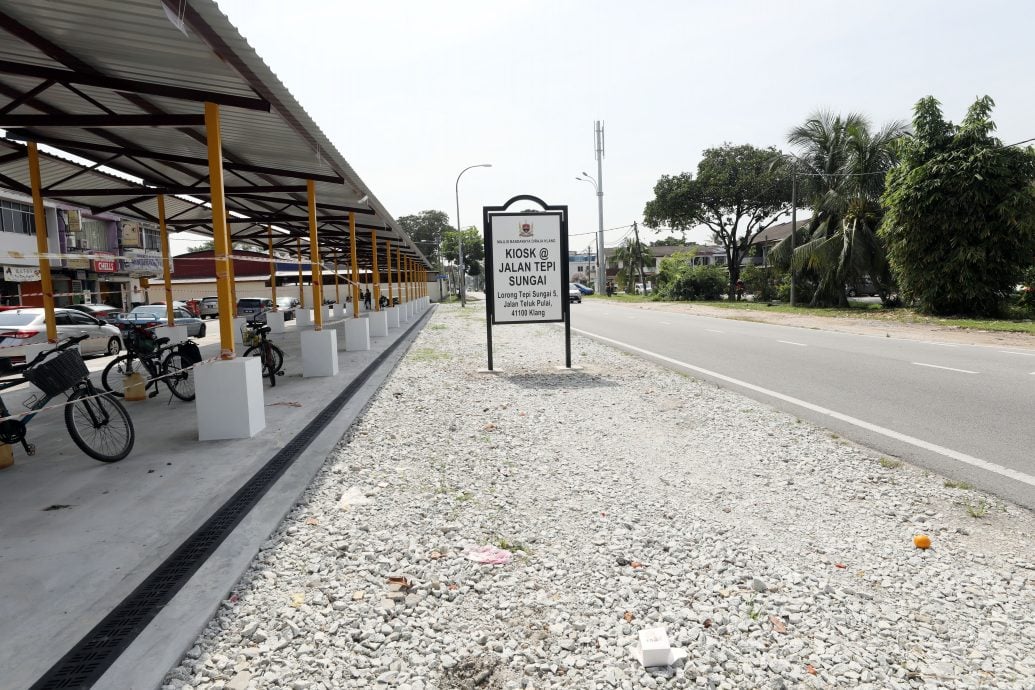 ME03主文-大都会/李锡稳巡视河边路小贩中心完工/7图