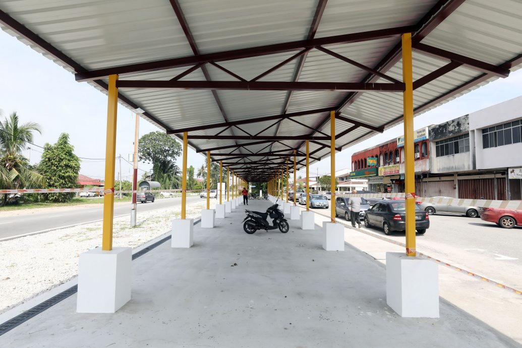 ME03主文-大都会/李锡稳巡视河边路小贩中心完工/7图