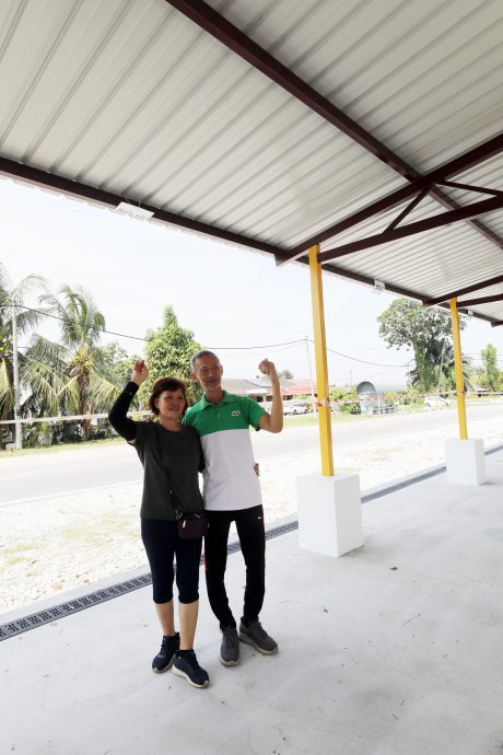 ME03主文-大都会/李锡稳巡视河边路小贩中心完工/7图