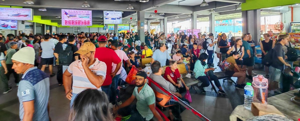 me03主文-大都会：连假首2日，吉胆岛游客人数已突破五千人。