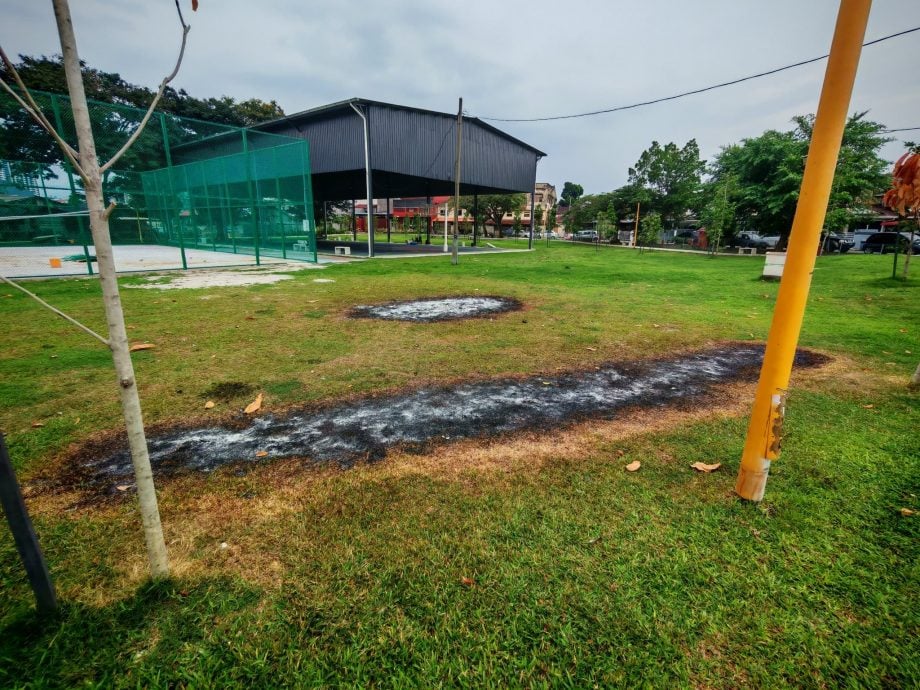 me2副//大都会-赖俊权/无良人士烧祭品,毁草皮