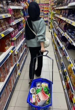 SARA援助金成小本生意启动基金 她用100令吉做蛋糕一日卖光