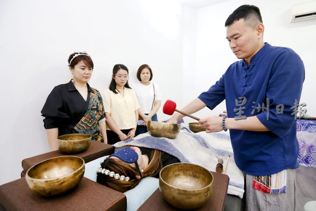 封底主文∕压力时代的温柔回应 颂钵音疗让心安顿