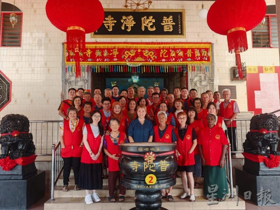 **已签发**柔：封面：善心美事〡帮助各病患清寒家庭  峇普陀净寺用香油钱回馈社会