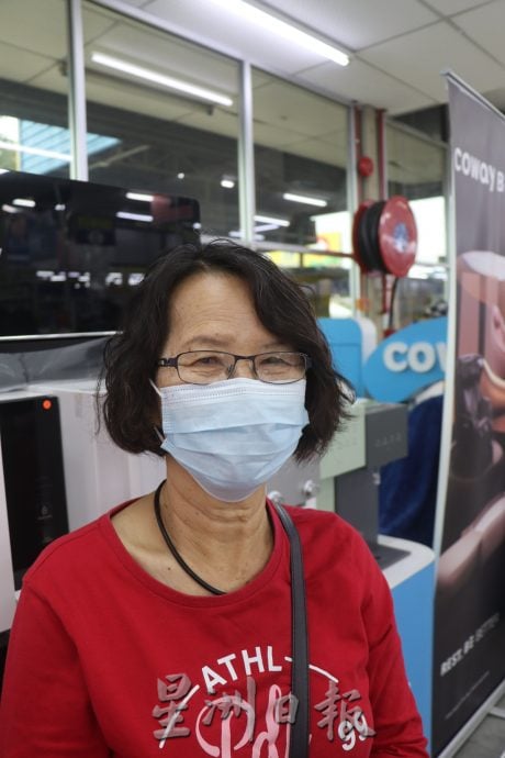 东:(已签发)SARA购物第3天人潮依旧,系统仍然缓慢大排长龙