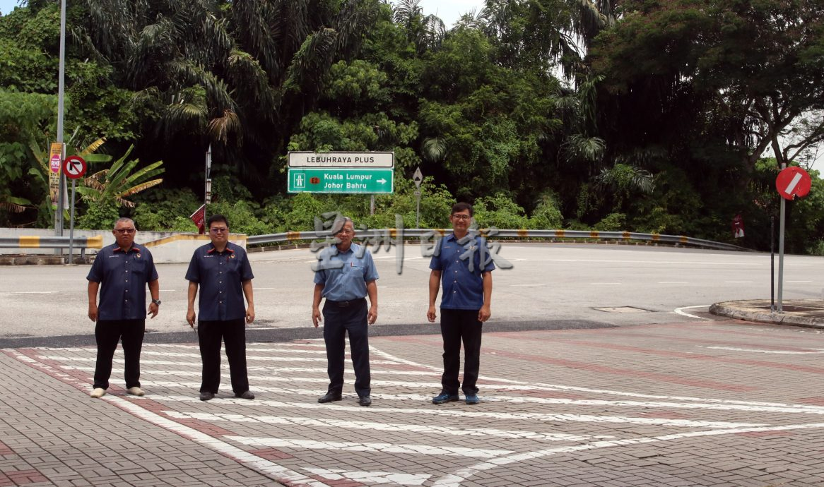 供星洲网：黄健玮促设隔离墩，杜绝花城广场路口违规右转