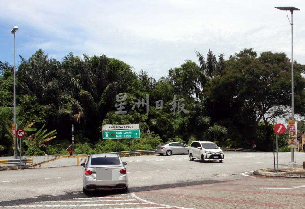 供星洲网：黄健玮促设隔离墩，杜绝花城广场路口违规右转