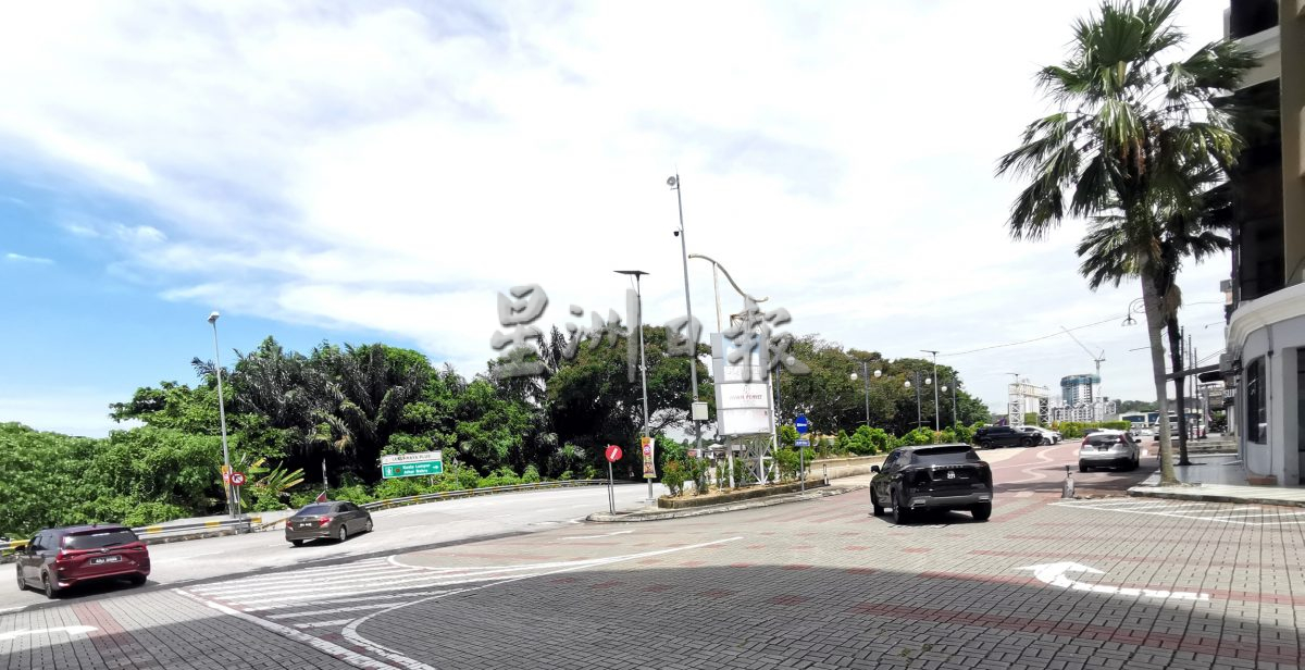 供星洲网：黄健玮促设隔离墩，杜绝花城广场路口违规右转