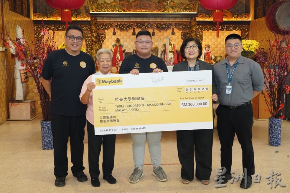 金宝圣佛庙盂兰胜会行善 逾百万捐多个单位学子贫户