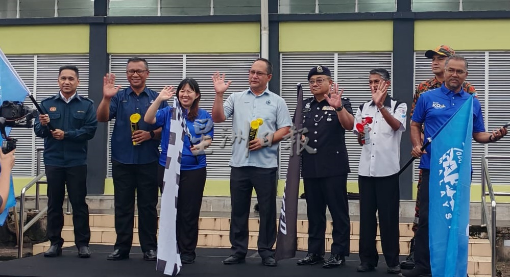 东:(已签发)253海内外脚车爱好者参加直攻云顶”脚车比赛