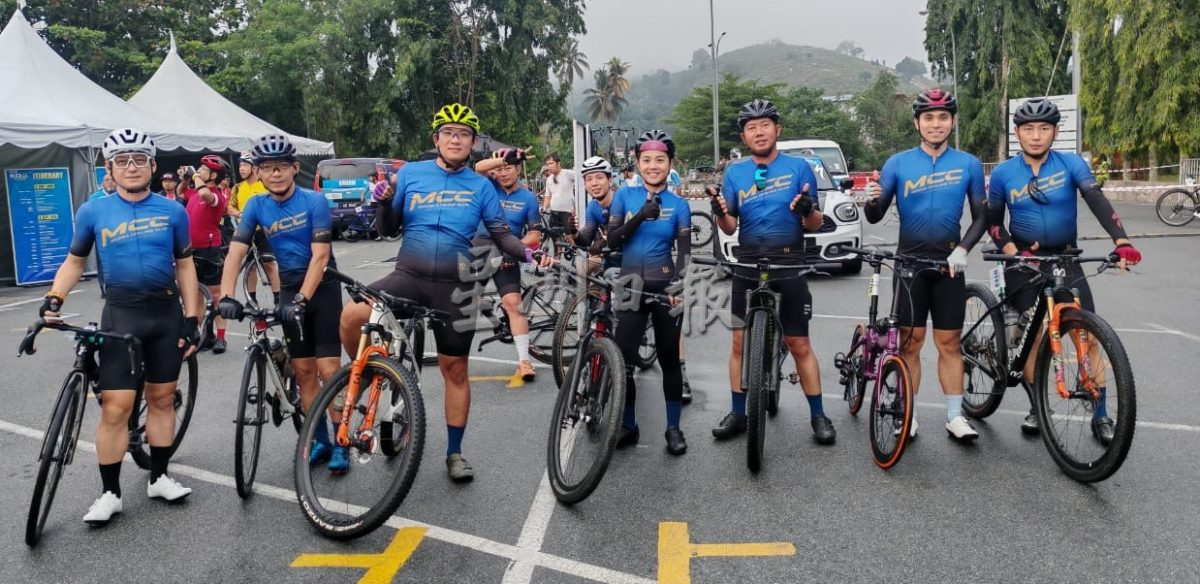 东:(已签发)253海内外脚车爱好者参加直攻云顶”脚车比赛